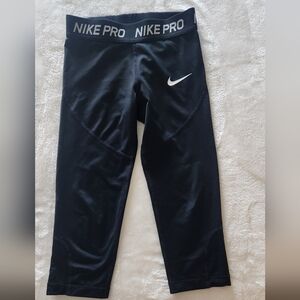 Nike pro capri leggings